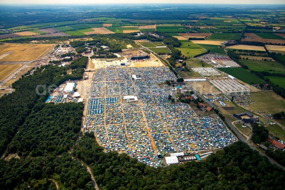 Weeze from the bird's eye view: Participants in the PAROOKAVILLE - Electronic Music Festival music festival on the event concert area in Weeze in the state North Rhine-Westphalia, Germany