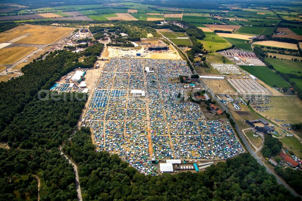 Aerial photograph Weeze - Participants in the PAROOKAVILLE - Electronic Music Festival music festival on the event concert area in Weeze in the state North Rhine-Westphalia, Germany