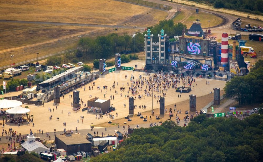 Aerial photograph Weeze - Participants in the PAROOKAVILLE - Electronic Music Festival music festival on the event concert area in Weeze in the state North Rhine-Westphalia, Germany