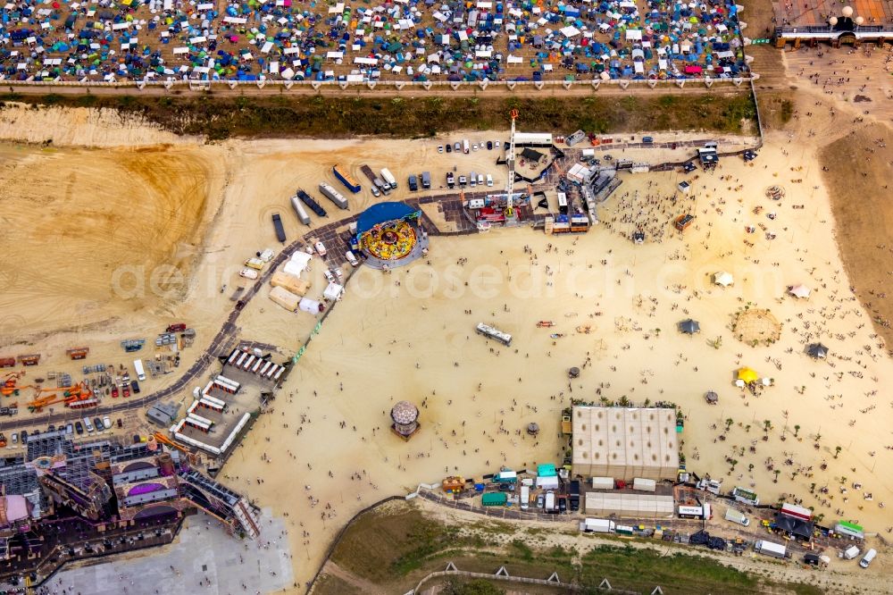 Aerial photograph Weeze - Participants in the PAROOKAVILLE - Electronic Music Festival music festival on the event concert area in Weeze in the state North Rhine-Westphalia, Germany