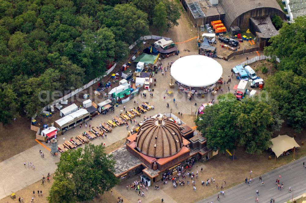 Weeze from the bird's eye view: Participants in the PAROOKAVILLE - Electronic Music Festival music festival on the event concert area in Weeze in the state North Rhine-Westphalia, Germany