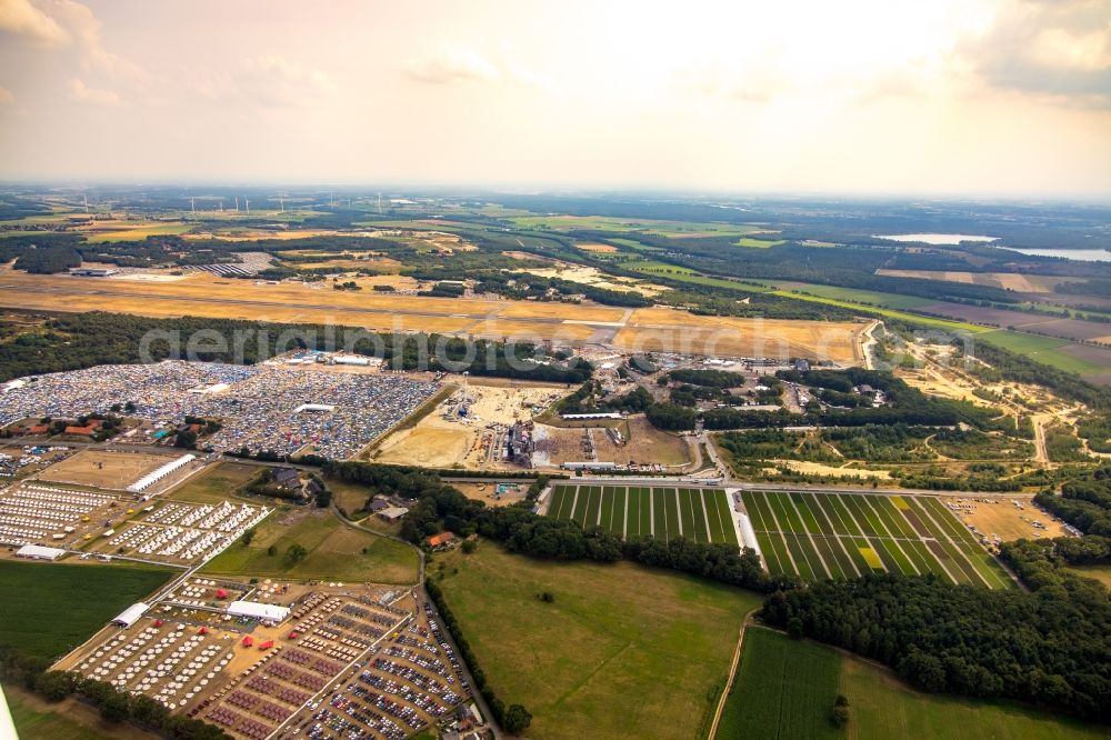 Aerial photograph Weeze - Participants in the PAROOKAVILLE - Electronic Music Festival music festival on the event concert area in Weeze in the state North Rhine-Westphalia, Germany