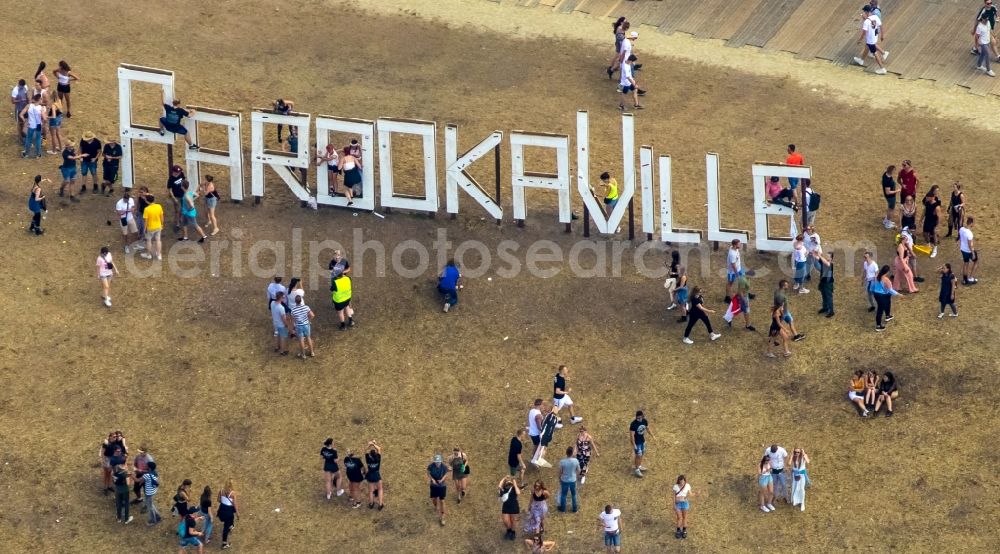 Weeze from the bird's eye view: Participants in the PAROOKAVILLE - Electronic Music Festival music festival on the event concert area in Weeze in the state North Rhine-Westphalia, Germany