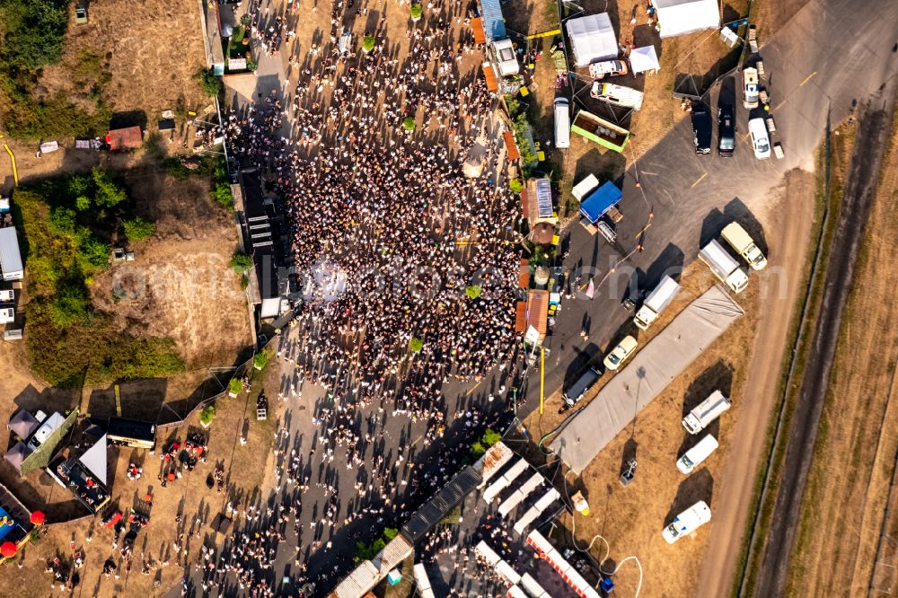 Weeze from above - Participants in the PAROOKAVILLE - Electronic Music Festival music festival on the event concert area in Weeze in the state North Rhine-Westphalia, Germany