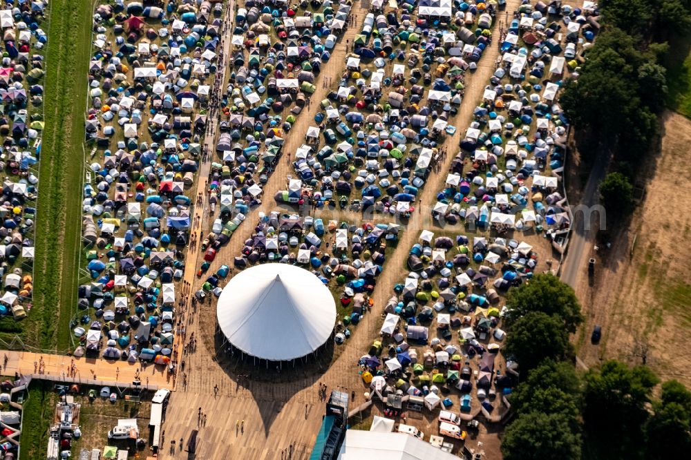 Aerial photograph Weeze - Participants in the PAROOKAVILLE - Electronic Music Festival music festival on the event concert area in Weeze in the state North Rhine-Westphalia, Germany