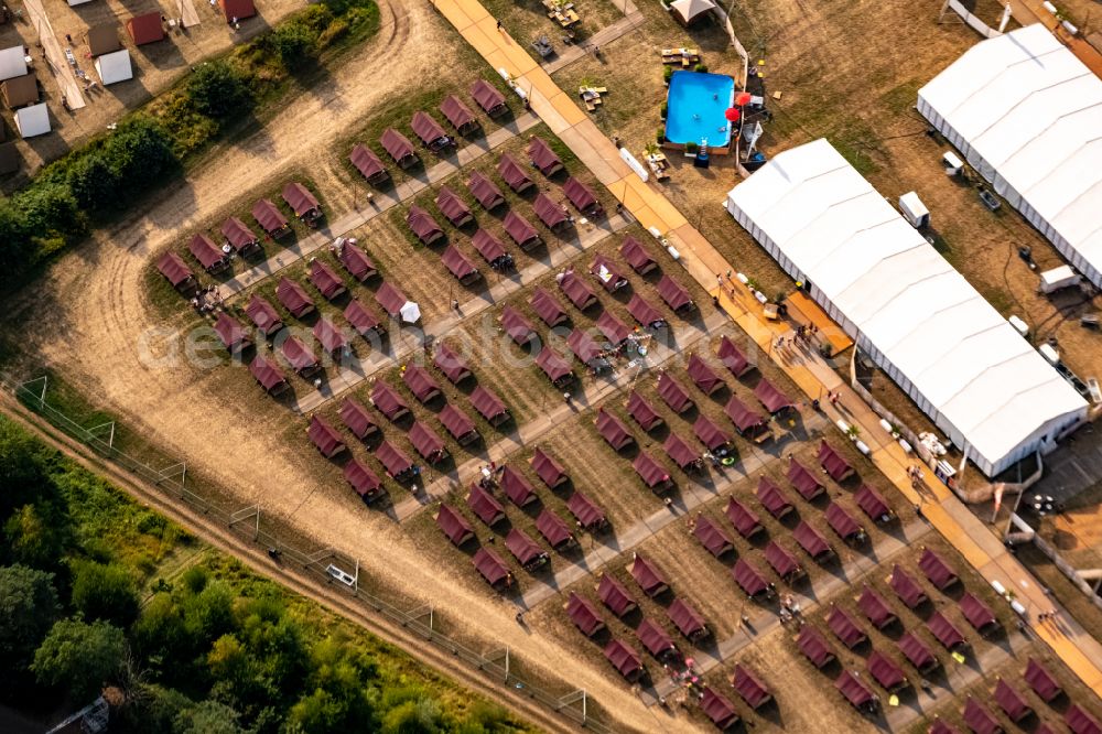 Aerial photograph Weeze - Participants in the PAROOKAVILLE - Electronic Music Festival music festival on the event concert area in Weeze in the state North Rhine-Westphalia, Germany