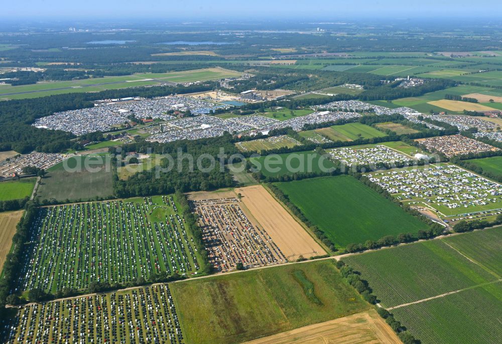 Aerial photograph Weeze - Participants in the PAROOKAVILLE - Electronic Music Festival music festival on the event concert area in Weeze in the state North Rhine-Westphalia, Germany