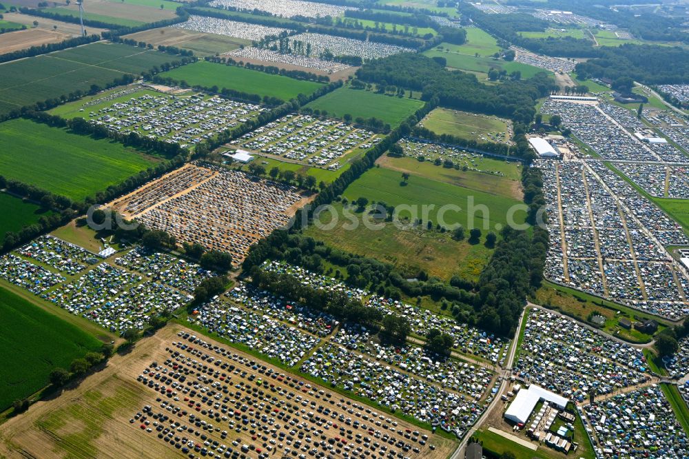 Aerial photograph Weeze - Participants in the PAROOKAVILLE - Electronic Music Festival music festival on the event concert area in Weeze in the state North Rhine-Westphalia, Germany