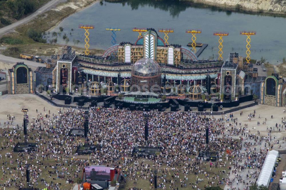 Aerial photograph Weeze - Participants in the PAROOKAVILLE - Electronic Music Festival music festival on the event concert area in Weeze in the state North Rhine-Westphalia, Germany