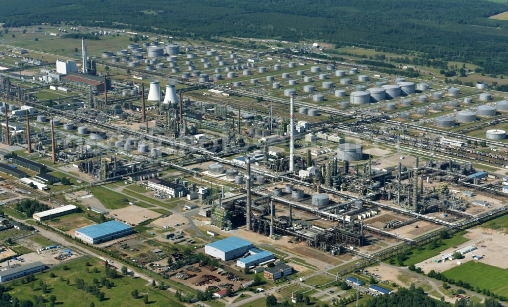 Schwedt/Oder from the bird's eye view: Site of PCK Refinery GmbH, a petroleum processing plant in Schwedt / Oder in the northeast of the state of Brandenburg