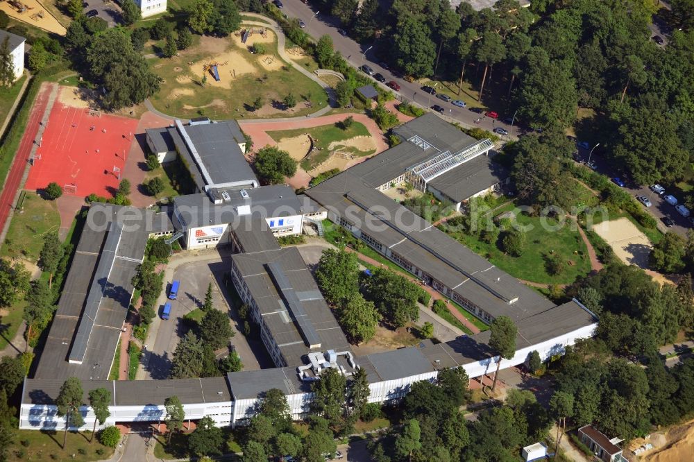 Aerial photograph Berlin Dahlem - Area of the Quentin Blake Europe School and the Biesalski School at Huettenweg in the district Dahlem in Berlin