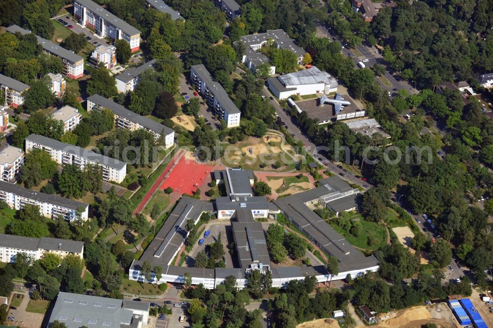 Aerial image Berlin Dahlem - Area of the Quentin Blake Europe School and the Biesalski School at Huettenweg in the district Dahlem in Berlin