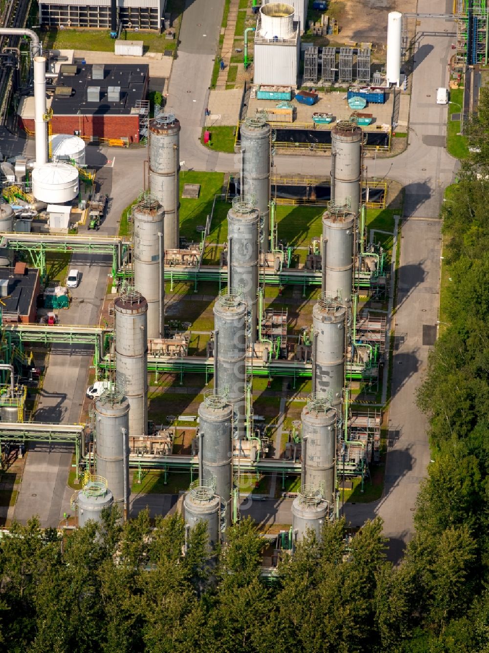 Gladbeck from the bird's eye view: Grounds of Ineos Phenol Gladbeck Gladbeck in the Ruhr area at Zweckel in North Rhine-Westphalia