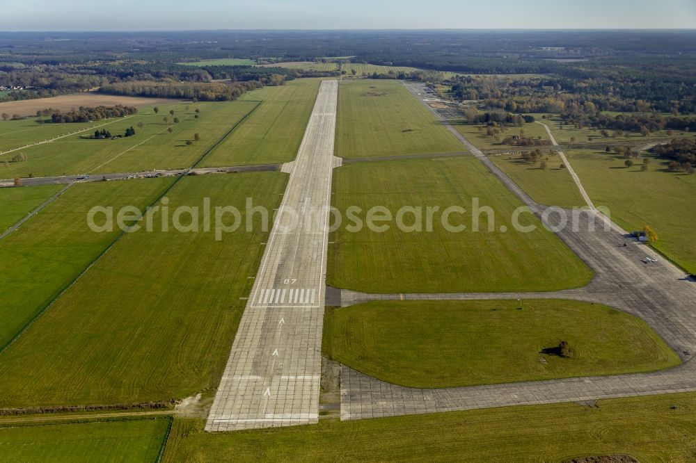 Aerial image Rechlin - Grounds of the Rechlin Airpark Airport Rechlin-Larz with the runway 07 in Rechlin in Mecklenburg - Western Pomerania