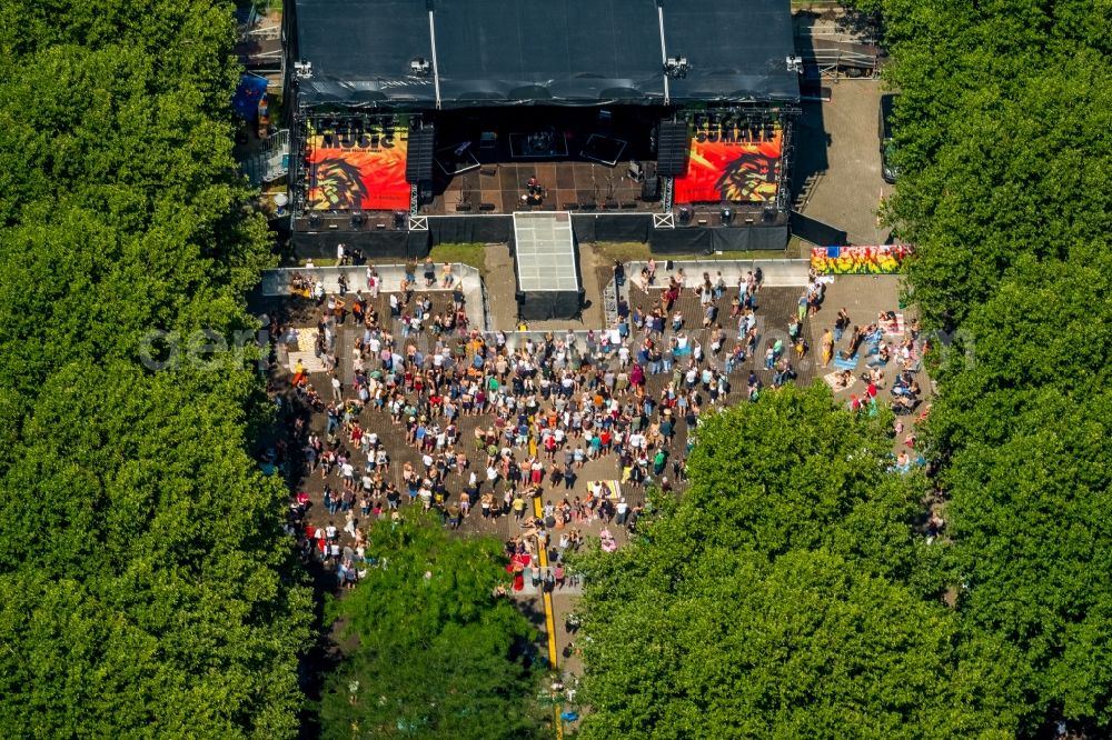 Mülheim an der Ruhr from above - Participants in the Reggae Summers of Veranstaltungsproduktionen u-concert GmbH & Co.KG music festival on the event concert area in Muelheim on the Ruhr in the state North Rhine-Westphalia, Germany