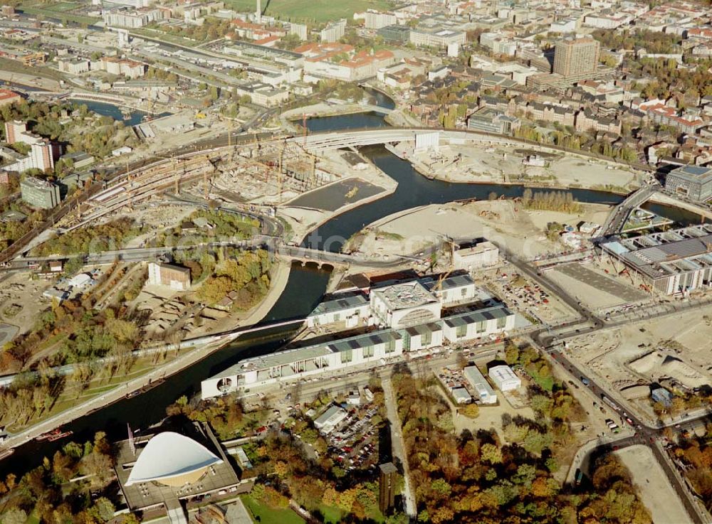 Berlin - Tiergarten from above - Gelände des Regierungsviertels auf dem Spreebogen am Reichstag mit der Baustelle des Bundeskanzleramtes.