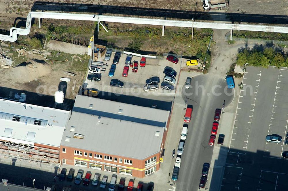 Berlin / Friedrichshain from above - Gelände der RENAULT-Werkstatt an der Oberbaumcity in der Nähe der Warschauer Brücke, in Berlin-Friedrichshain. Reinecke, Wilhelm Autoreparatur (030) 2912419 Warschauer Str. 70 10243 Berlin