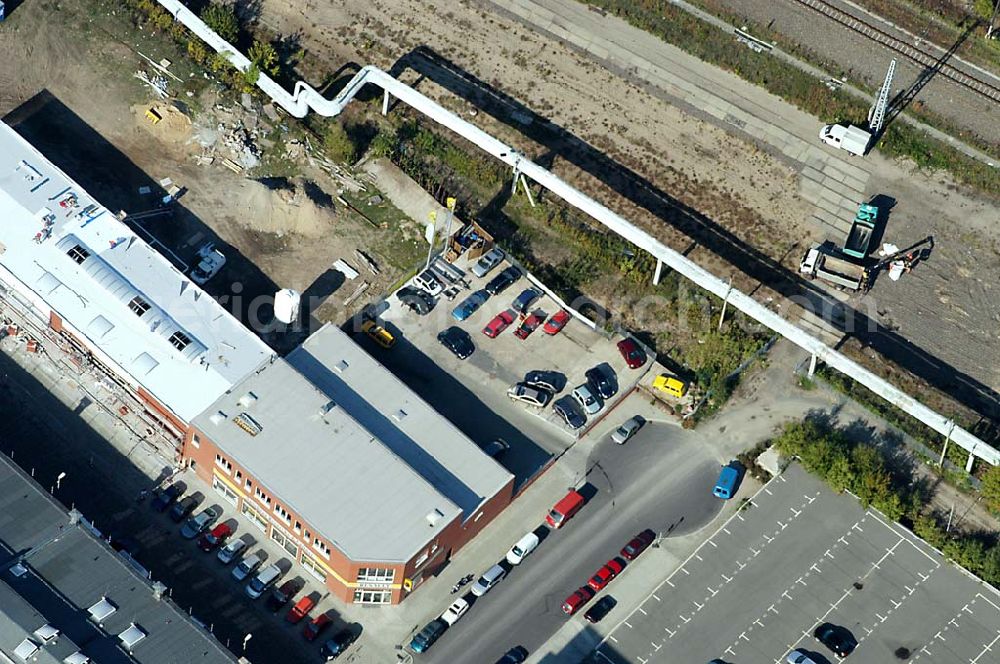 Aerial image Berlin / Friedrichshain - Gelände der RENAULT-Werkstatt an der Oberbaumcity in der Nähe der Warschauer Brücke, in Berlin-Friedrichshain. Reinecke, Wilhelm Autoreparatur (030) 2912419 Warschauer Str. 70 10243 Berlin