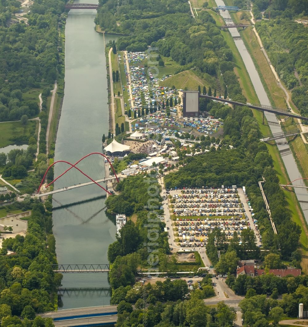 Gelsenkirchen from the bird's eye view: Participants in the Rock Hard Festival 2015 in Gelsenkirchen in the state North Rhine-Westphalia