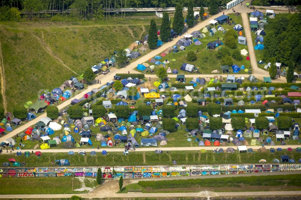 Gelsenkirchen from the bird's eye view: Participants in the Rock Hard Festival 2015 in Gelsenkirchen in the state North Rhine-Westphalia