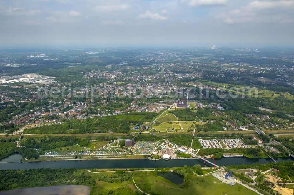 Aerial image Gelsenkirchen - Participants in the Rock Hard Festival 2015 in Gelsenkirchen in the state North Rhine-Westphalia