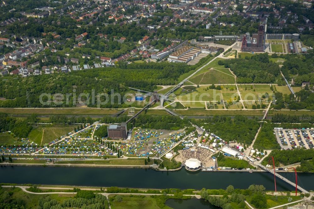 Aerial photograph Gelsenkirchen - Participants in the Rock Hard Festival 2015 in Gelsenkirchen in the state North Rhine-Westphalia