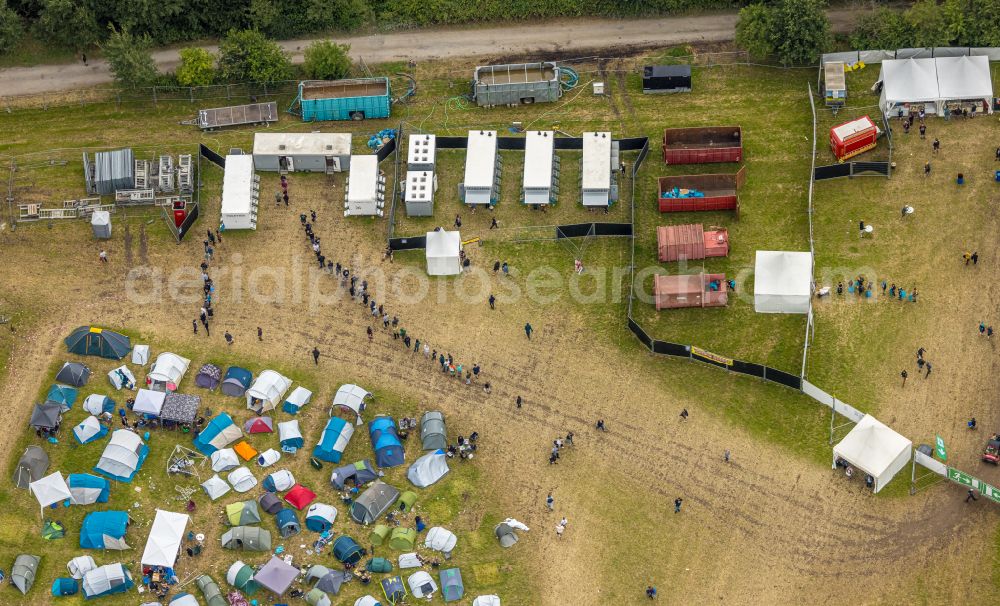 Aerial photograph Hünxe - Participants of the Ruhrpott Rodeo Festival music festival on the event and concert grounds in Huenxe in the federal state of North Rhine-Westphalia, Germany