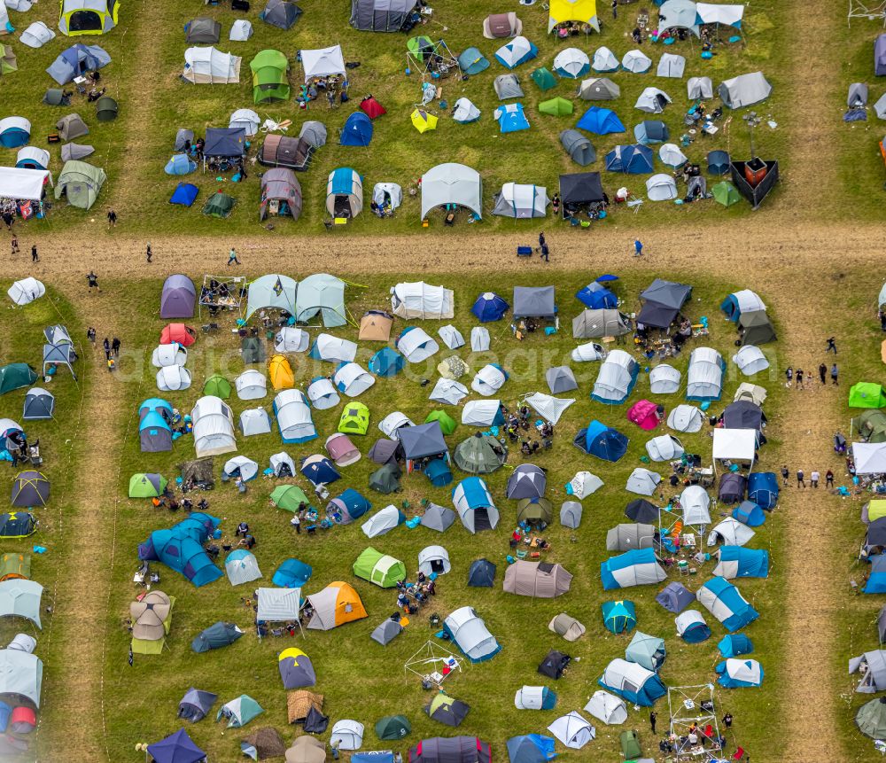 Hünxe from above - Participants of the Ruhrpott Rodeo Festival music festival on the event and concert grounds in Huenxe in the federal state of North Rhine-Westphalia, Germany