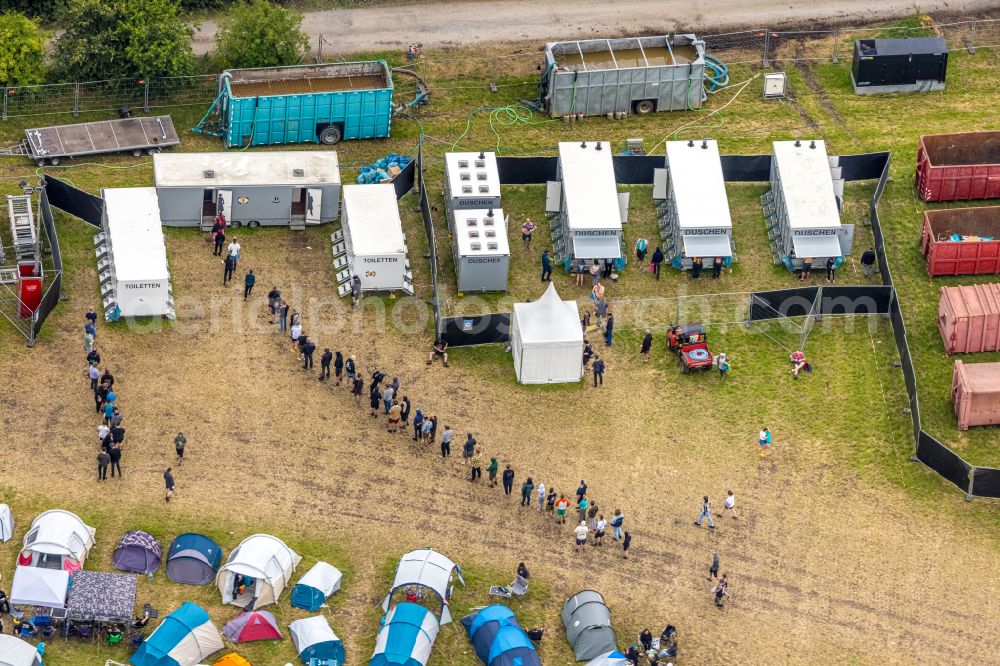 Aerial photograph Hünxe - Participants of the Ruhrpott Rodeo Festival music festival on the event and concert grounds in Huenxe in the federal state of North Rhine-Westphalia, Germany