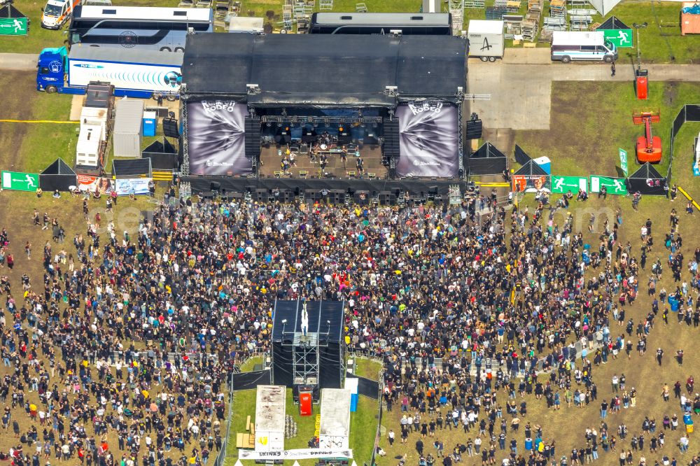 Aerial photograph Hünxe - Participants of the Ruhrpott Rodeo Festival music festival on the event and concert grounds in Huenxe in the federal state of North Rhine-Westphalia, Germany