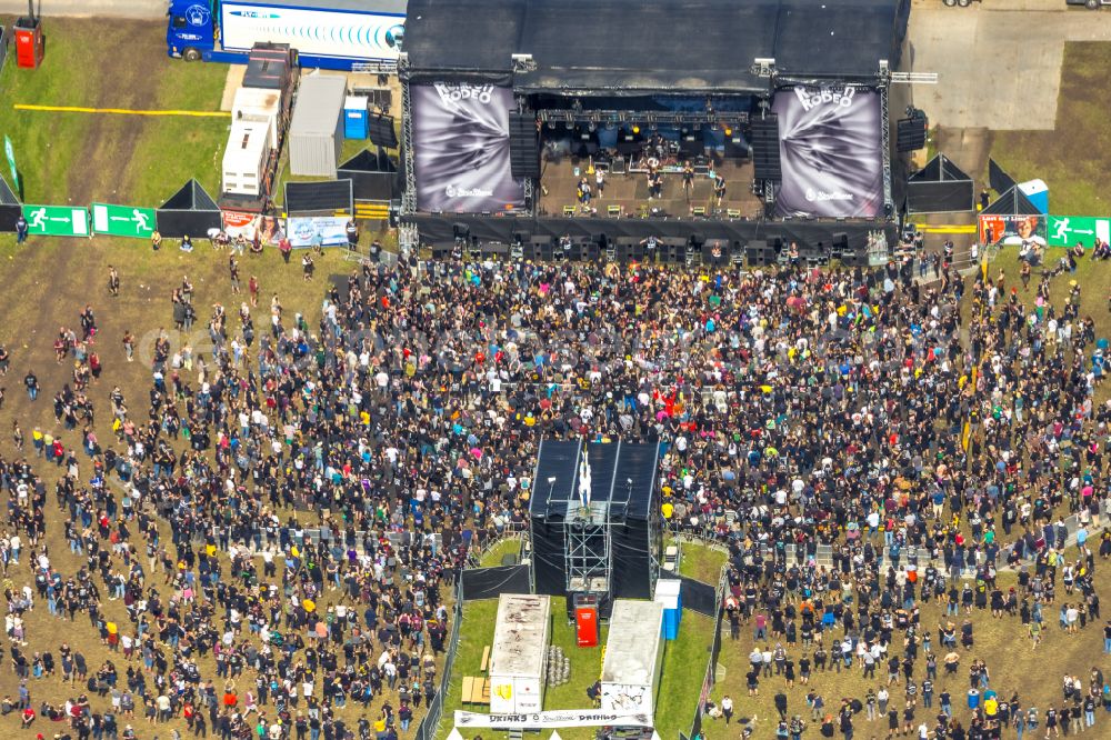 Hünxe from above - Participants of the Ruhrpott Rodeo Festival music festival on the event and concert grounds in Huenxe in the federal state of North Rhine-Westphalia, Germany