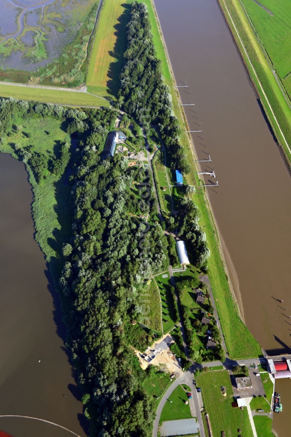 Aerial photograph Balje - Site of the lock Neuenhof on the banks of Oste with the Natureum Niederelbe Balje in Lower Saxony