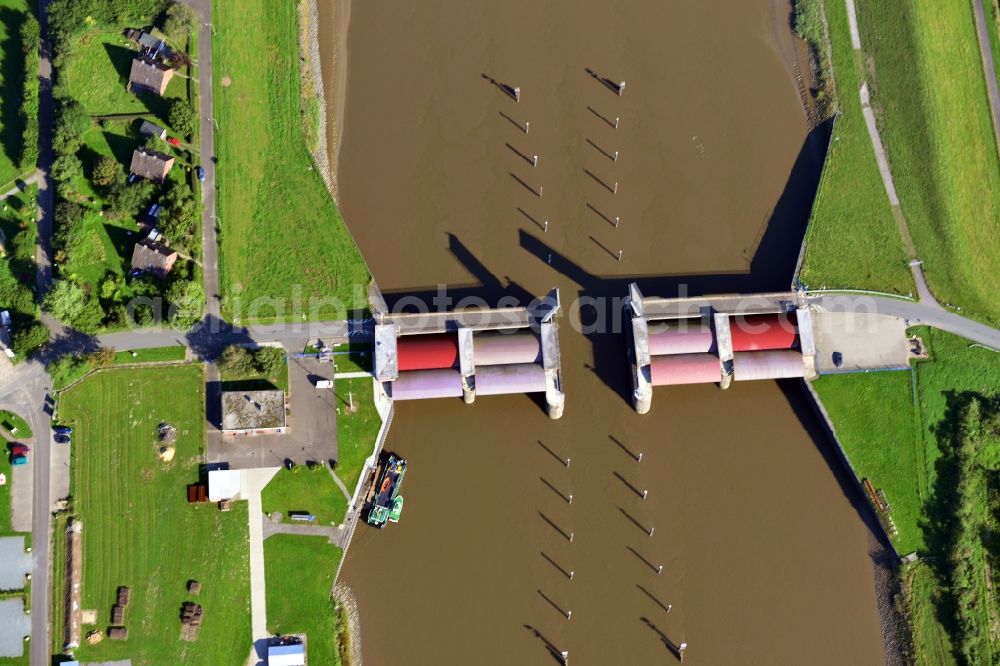 Aerial image Balje - Site of the lock Neuenhof on the banks of Oste with the Natureum Niederelbe Balje in Lower Saxony