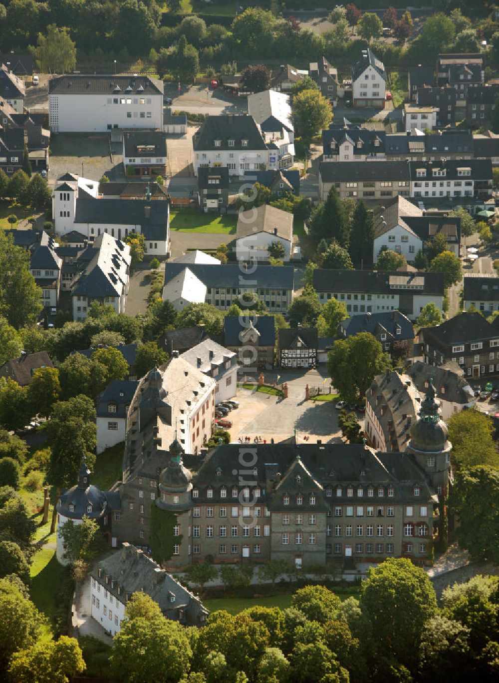 Aerial photograph Bad Berleburg - Blick auf das Gelände des Schloß Berleburg mit Orangerie im Kreis Siegen-Wittgenstein. Es wird als Schlossmuseum genutzt, in dem Jagdgeräte, Uniformen, Waffen, Gläser, Porzellane und Teile der fürstlichen Kunstsammlung gezeigt werden. Von 1732 bis 1739 wurde das Corps de Logis von Schloss Berleburg nach den Plänen von Julius Ludwig Rothweil ausgeführt. Das Schloss ist heute im Besitz der Familie Sayn-Wittgenstein-Berleburg.