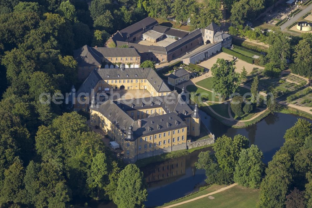 Jüchen from the bird's eye view: Castle Dyck in the community Juechen in the state of North Rhine-Westphalia