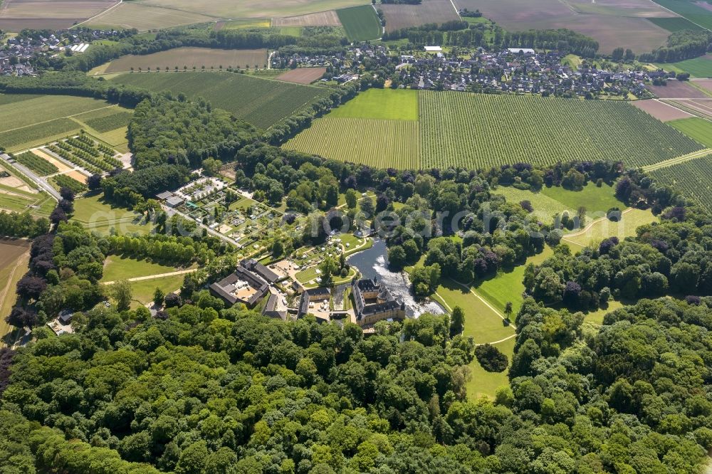 Jüchen from the bird's eye view: Castle Dyck in the community Juechen in the state of North Rhine-Westphalia