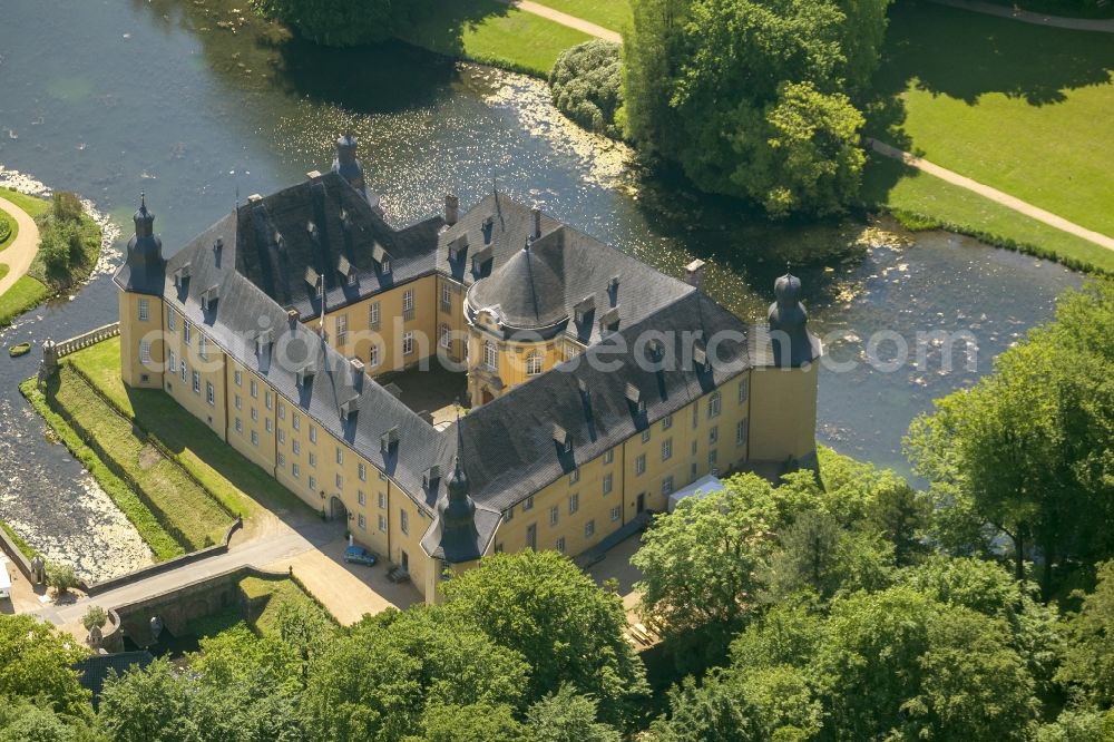 Aerial photograph Jüchen - Castle Dyck in the community Juechen in the state of North Rhine-Westphalia