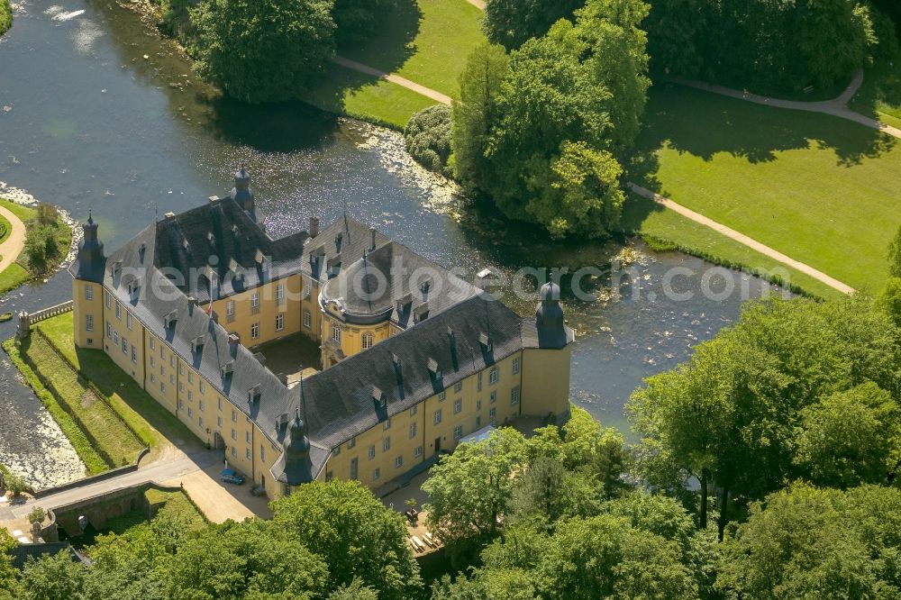 Jüchen from the bird's eye view: Castle Dyck in the community Juechen in the state of North Rhine-Westphalia