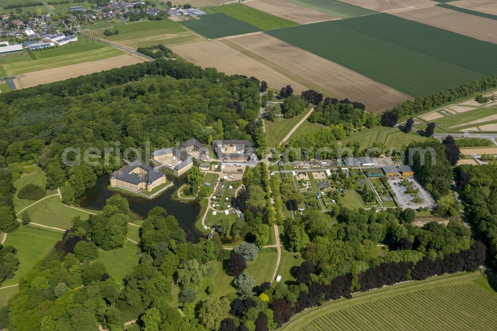 Jüchen from the bird's eye view: Castle Dyck in the community Juechen in the state of North Rhine-Westphalia