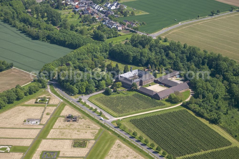 Jüchen from the bird's eye view: Castle Dyck in the community Juechen in the state of North Rhine-Westphalia