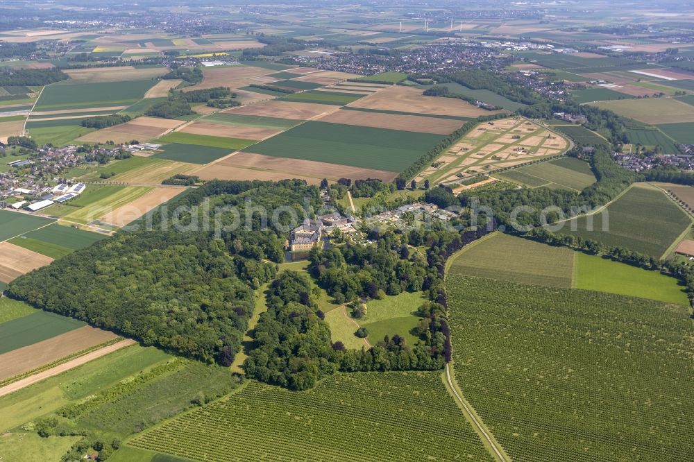 Aerial photograph Jüchen - Castle Dyck in the community Juechen in the state of North Rhine-Westphalia