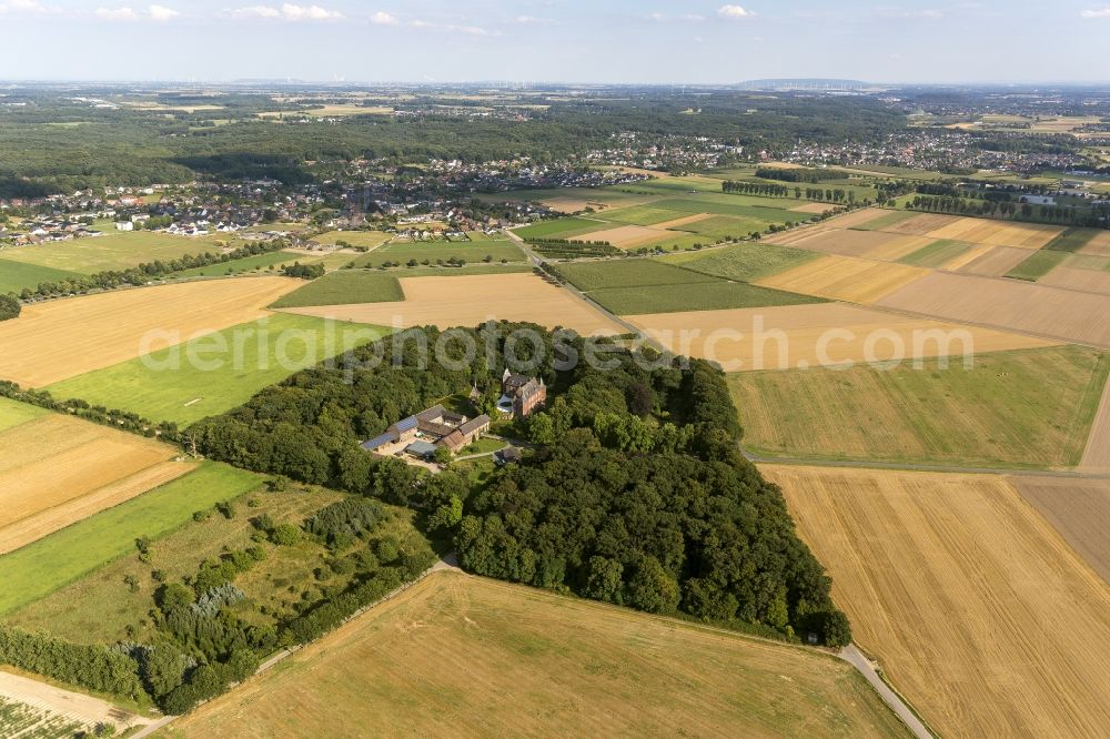 Aerial image Wassenberg - Grounds of the castle at Elsum Wassenberg in North Rhine-Westphalia