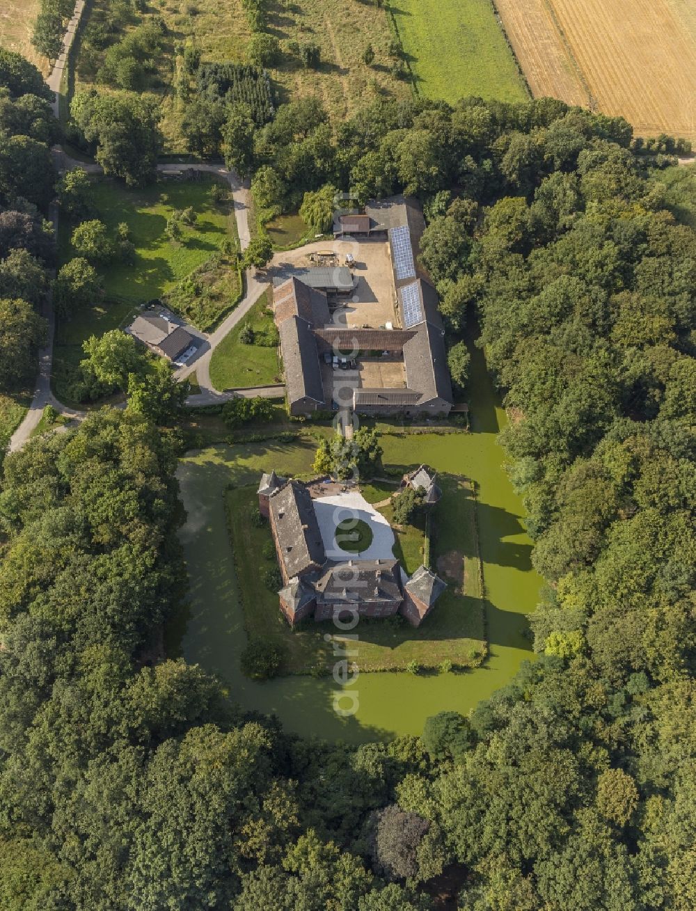 Aerial photograph Wassenberg - Grounds of the castle at Elsum Wassenberg in North Rhine-Westphalia