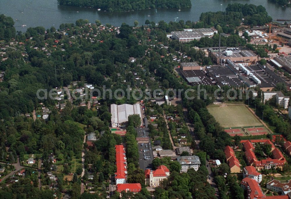 Aerial photograph Berlin Spandau - Grounds of the school environment center, the former patrons of gardening school in Berlin - Spandau