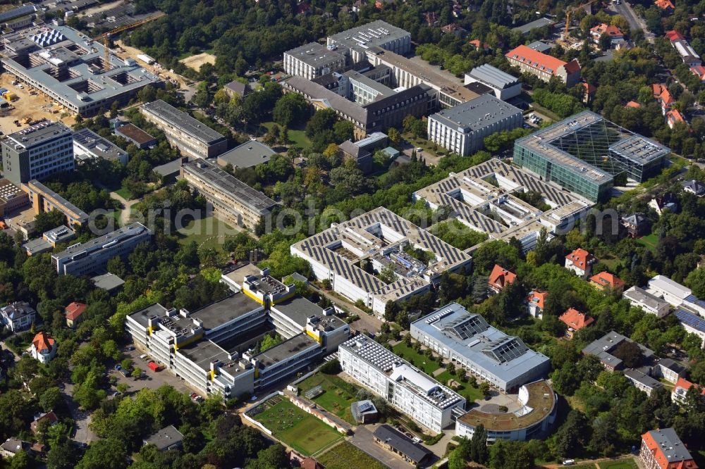 Berlin Dahlem from the bird's eye view: Area of the Seminar Campus Hotel Berlin overlooking the physics section of the building of the university FU Berlin in the district Dahlem in the state of Berlin