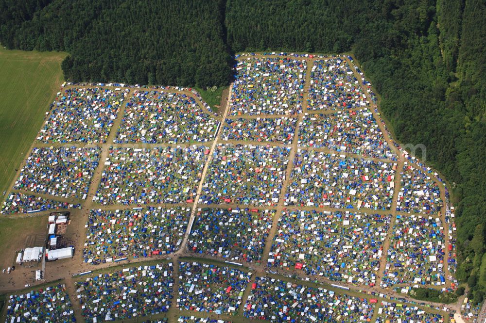 Neuhausen ob Eck from the bird's eye view: Participants in the Southside Music Festival with camping - tents and caravans on the event concert site of the airfield on street Take-Off Gewerbepark in Neuhausen ob Eck in the state Baden-Wuerttemberg, Germany