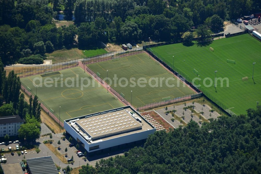 Aerial photograph Berlin - Grounds of the sports park at the Great Gym / sports hall in Köpenick in Berlin