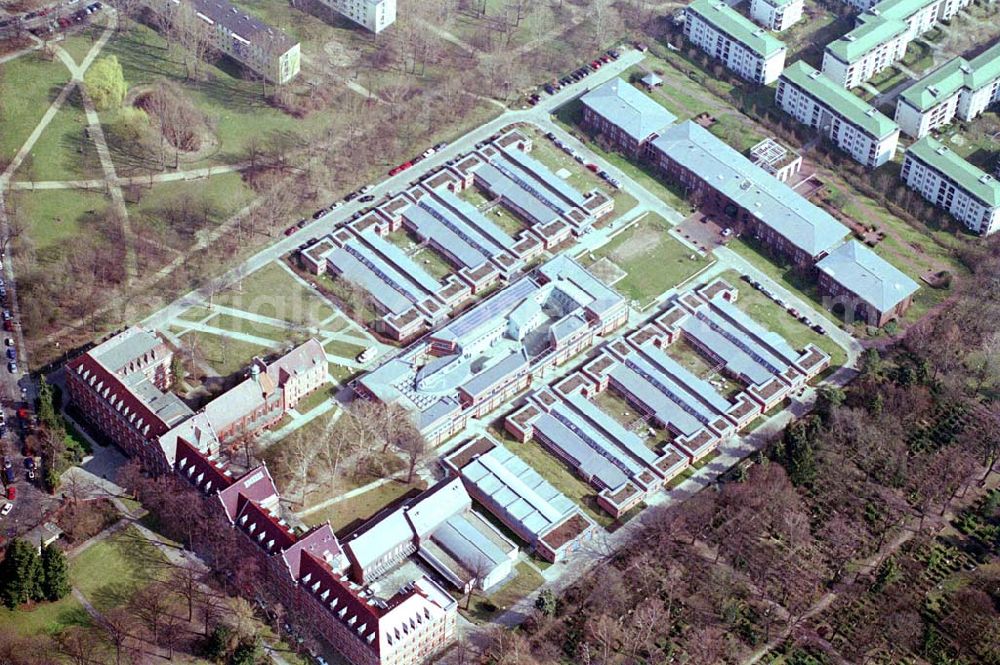 Aerial image Berlin-Weißensee - Gelände des St.-Joseph Krankenhaus an der Hansastraße / Indira-Ghandi-Straße in Berlin-Weißensee