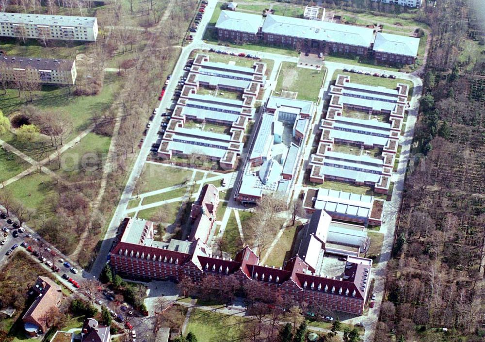 Berlin-Weißensee from the bird's eye view: Gelände des St.-Joseph Krankenhaus an der Hansastraße / Indira-Ghandi-Straße in Berlin-Weißensee