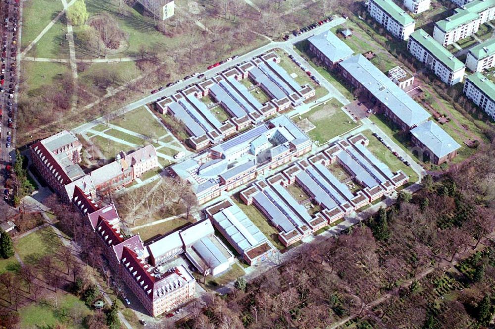 Aerial photograph Berlin-Weißensee - Gelände des St.-Joseph Krankenhaus an der Hansastraße / Indira-Ghandi-Straße in Berlin-Weißensee